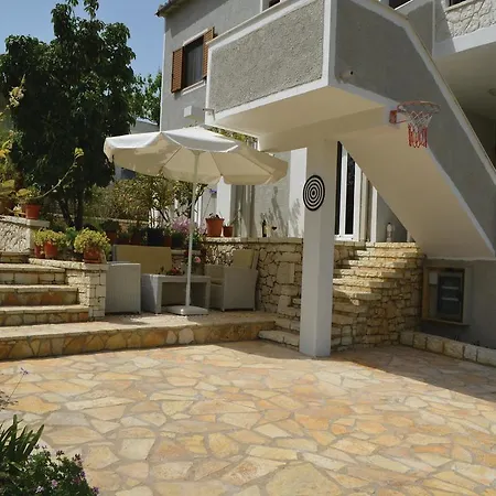Sarande 19 *